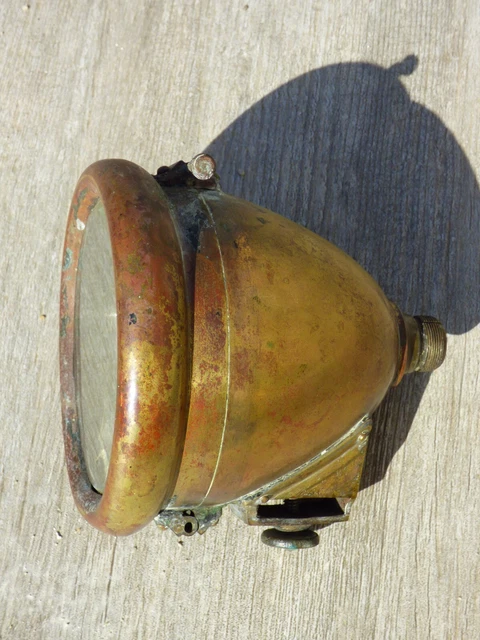 Ancien phare feu de Vélo ou Moto Vintage avec patte de Ancien phare feu de Vélo ou Moto Vintage avec patte de