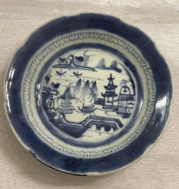 Chinese Antique Blue and White Porcelain  Plate Qing Dynasty 18/19 Century