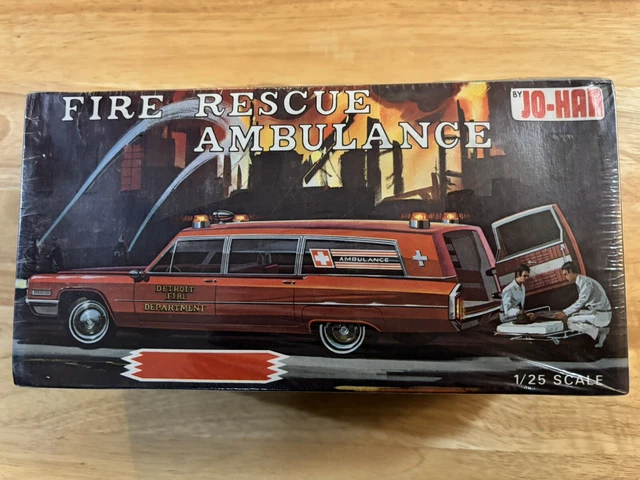 JOHAN 1:25 FIRE Rescue Ambulance Sealed Model Kit #GC-500