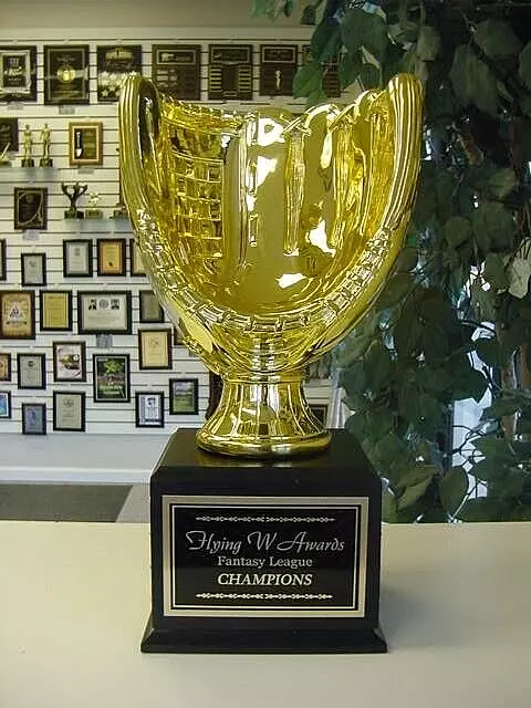 Fantasy Baseball Perpetual Trophy 16 Years Gold Heavy Resin Lifesize Glove ^