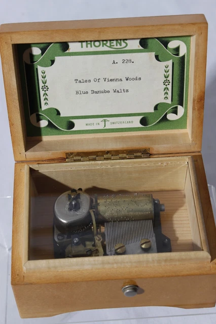 Vintage Swiss 2 Tune Thorens Wood Music Box Scenic Landscape A228