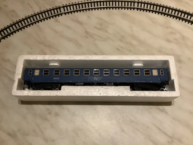 286381_3 286381_3