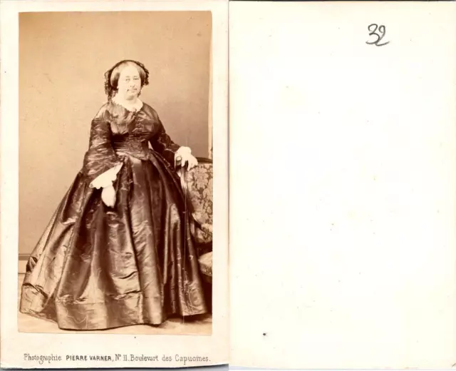 CDV Pierre Varner, Paris, Femme mûre en pose, circa 1865 Vintage CDV albumen car