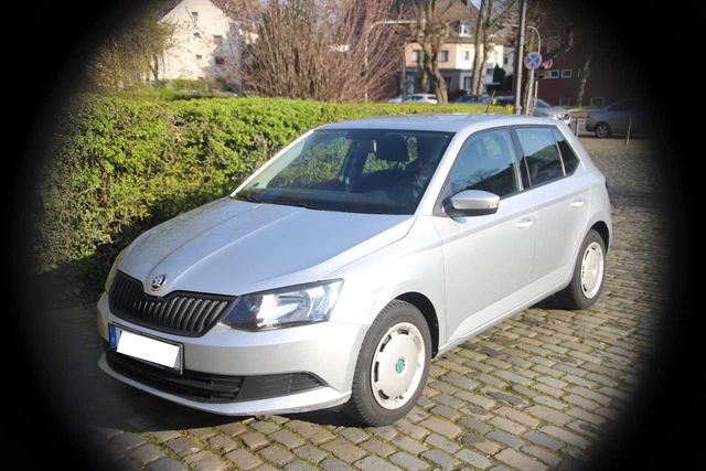 Skoda Fabia III 1.0 MPI 44kW AHK ABS ESP Klima MP3/AUX 4/5 Türen Skoda Fabia III 1.0 MPI 44kW AHK ABS ESP Klima MP3/AUX 4/5 Türen