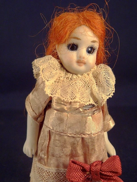 POUPEE MIGNONETTE TETE BISCUIT/PORCELAINE YEUX VERRE fixes jus de