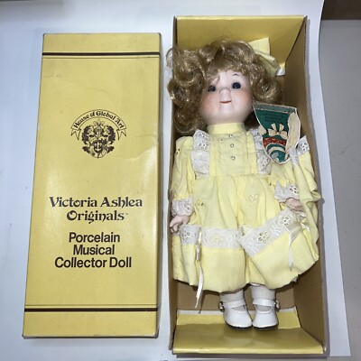 Victoria Ashlea Originals Porcelain Musical Doll 912073 1980s/90s w/Box