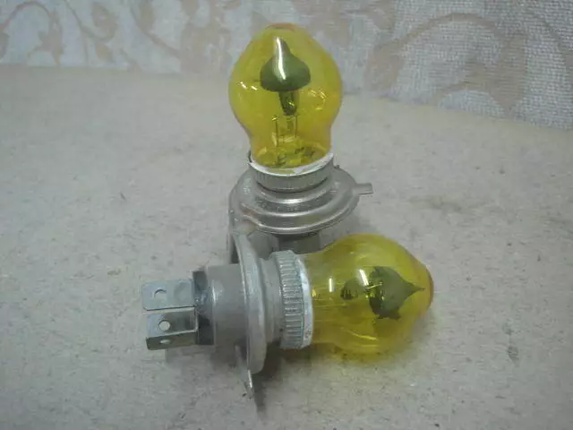 2 NOS 24v 75/70W YELLOW P43t BULBS MILITARY AUSTIN JEEP LANDROVER Series CHAMP