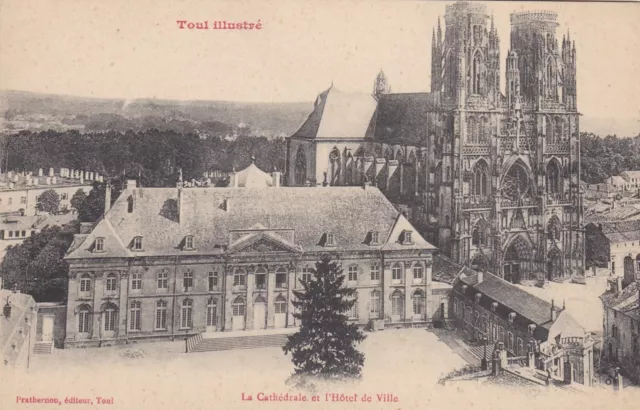 CPA 54 TOUL La Cathédrale et l'Hotel de Ville