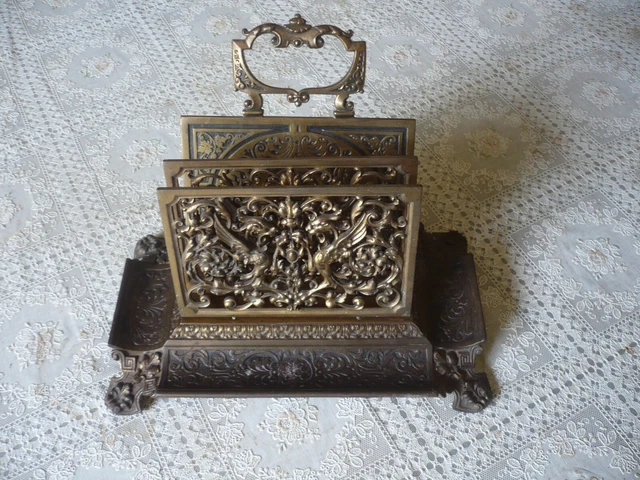 Ancien Porte-lettres En Bronze – Décor Ajouré – Dimensions 20x23x14.5 Cm