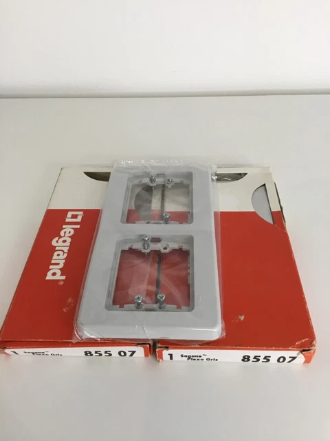 Boitier Plexo 3 postes horizontal et vertical équipé de 5 embouts