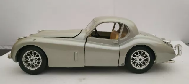 Voiture de collection miniature Burago Jaguar XK 120 Roadster 1948 -  Ressourcerie Histoires Sans Fin