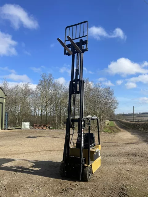 caterpillar fork lift truck