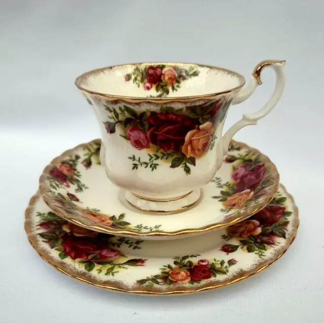Bone China Royal Albert Old Country Roses Trio - Cup, Saucer and Side Tea Plate