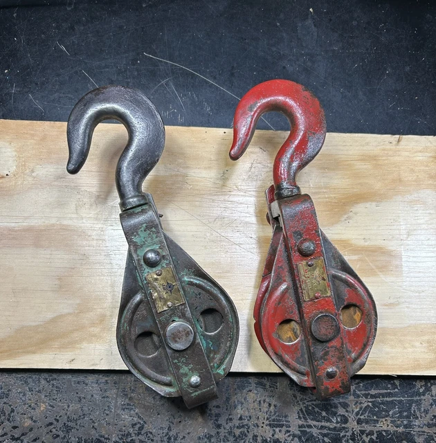 VINTAGE CAST IRON Barn Pulleys Trolley Block & Tackle Industrial