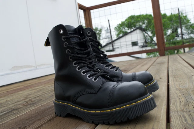 Dr martens 10966 top