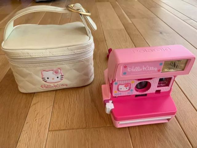 JUNK Hello Kitty Polaroid 600 Instant Film Camera Pink Tomy Sanrio W/Carry Case