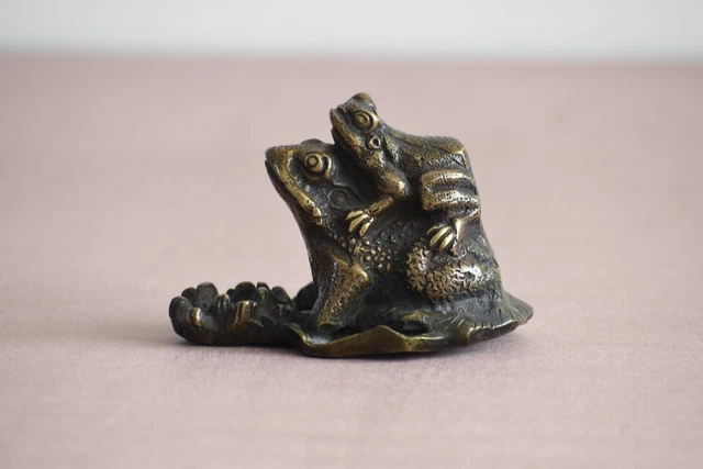 Feuille Flottante Avec Ornement De Grenouille Statue De Pour