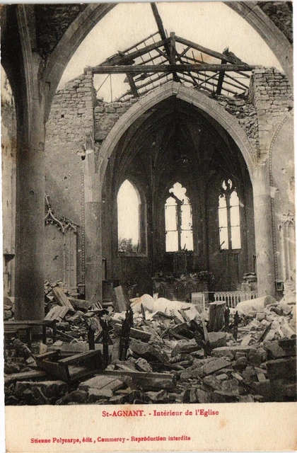 CPA St Agnant-Intérieur de l'Eglise (183951)