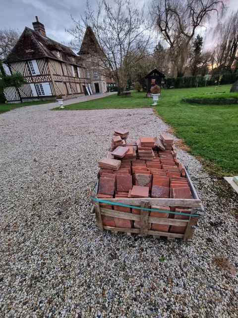 Vends 50 à60m2 de tomettes anciennes faites main, 45 euros/m2, 1800 le lot - Bricolage