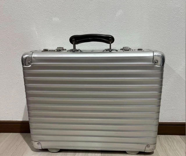 RIMOWA CLASSIC FLIGHT Attache Case 24L Silver 976.12 $927.37