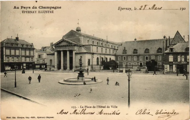 CPA ÉPERNAY Illustré - La Place de l'Hotel de Ville (742432)