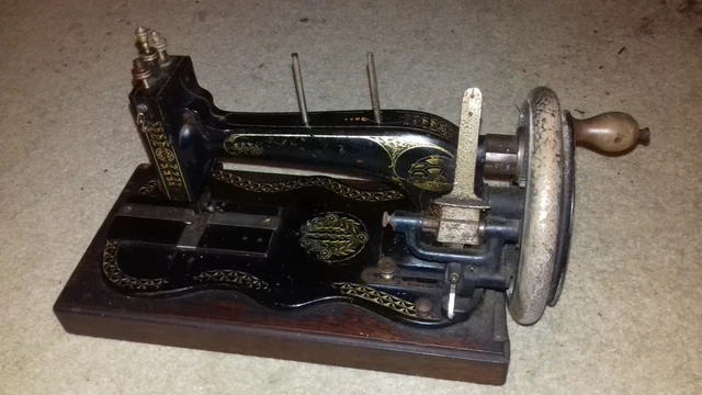 CLIMAX BEAUTIFUL VINTAGE EARLY 1900's SEWING MACHINE