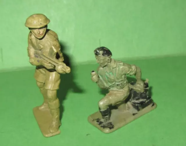 VINTAGE 1960s CRESCENT TOYS x2 WWII BRITISH INFANTRY SOLDIERS K17 Desert Rats