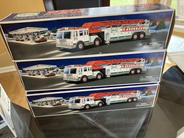 Vintage 2000 Hess Toy Fire Truck Three Tiered Ladder Extends 21”  Still In Box