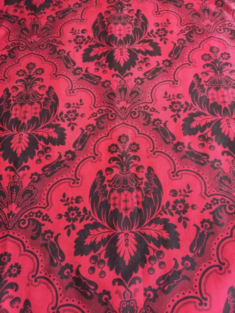 Coupon Tissu Ameublement  Rouge Et Noir En Damas De Laine Baroque  Ancien