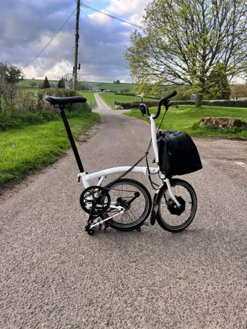 folding a brompton bike