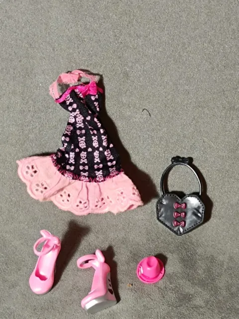 MONSTER HIGH ACCESORIO: OUTFIT de Muñeca DRACULAURA pack "FASHION DELUXE"