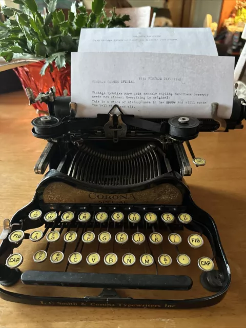 Máquina de escribir Corona Special vintage de 1930 con detalles dorados crujidos