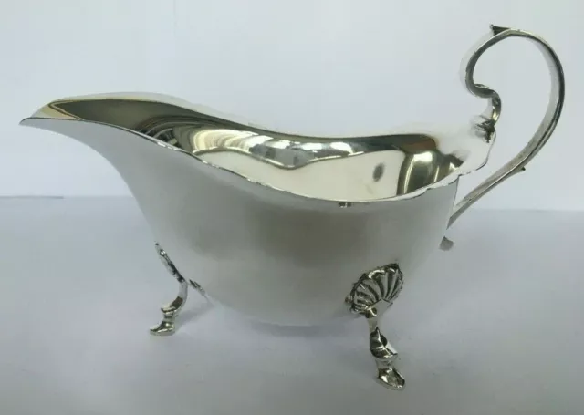 Sterling Silver Gravy/Sauce Boat made by William Suckling Ltd