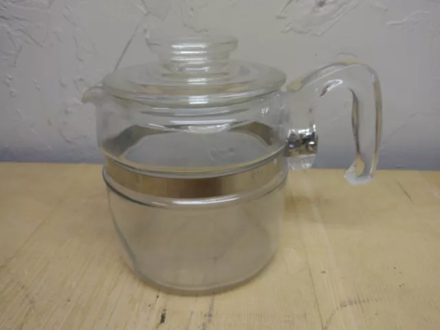 https://www.picclickimg.com/GbcAAOSwRetlJNgG/Vintage-Pyrex-Flameware-Glass-Coffee-Maker-Pot-Percolator.webp