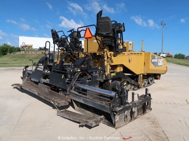 2010 Caterpillar AP1055E Tracked Asphalt Paver 10'-20' Screed Generator