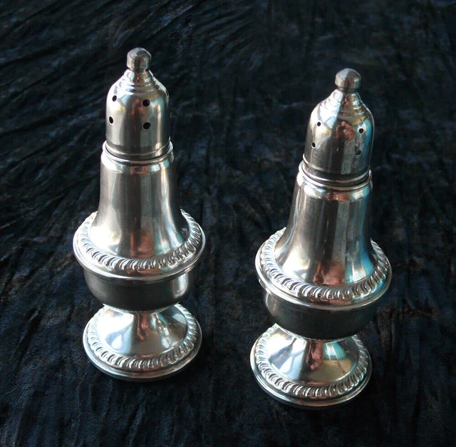 Ancienne paire de salières en argent massif 925. 257 grammes