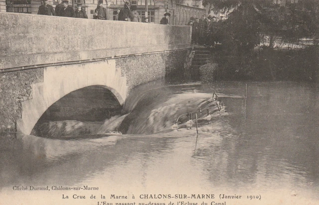 CPA 51 La Crue de la Marne à CHALONS on MARNE water passing over the lock