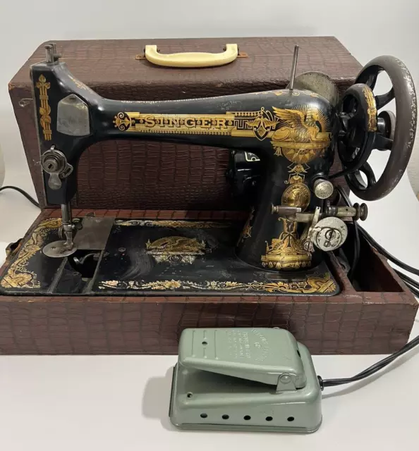 VINTAGE SINGER SEWING Machine Model 18 In Case With Pedal & Case ...