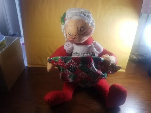 Annalee Mrs. Claus, Apron, Christmas Posable doll