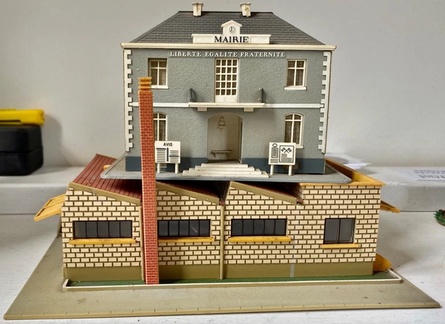 Lot De 2 Maquettes Montées De Fontaines De Ville/village - Échelle H0 (1:87) - Occasion