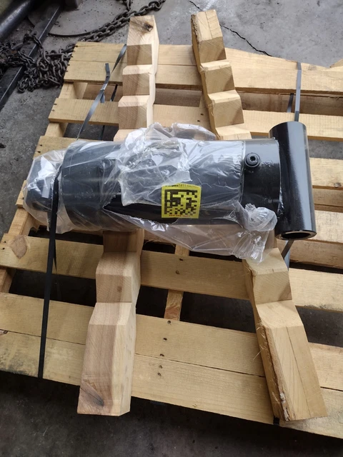 Kaufman Trailer Hydraulic Cylinder - 6" bore x 8" stroke...