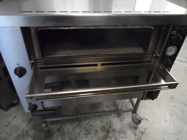 Lincat PO430-2  Twin Deck Pizza Oven 8 x 12" Capacity with Stand £1250 + Vat 2