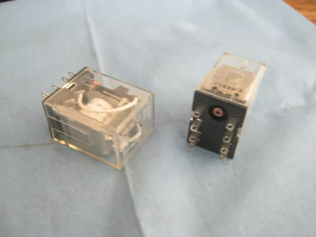 Menge Omron MY2-24VDC Relays. Stk. 2. Neu Alt Bestand Kein Karton <