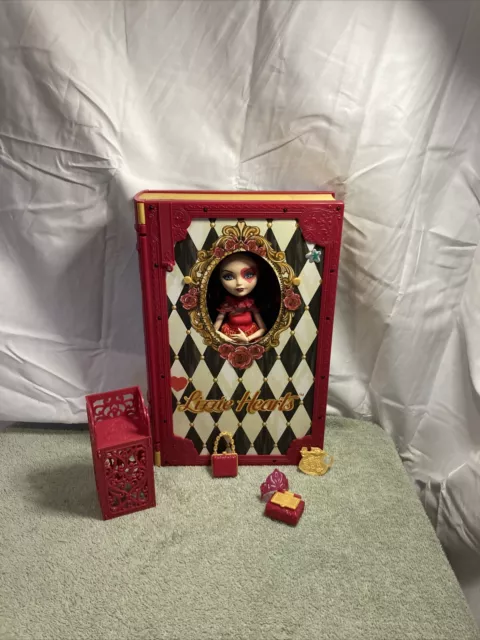 Lizzie Hearts Spring Unsprung prototype! (Credit: travelling.doll.emporium)  : r/EverAfterHigh