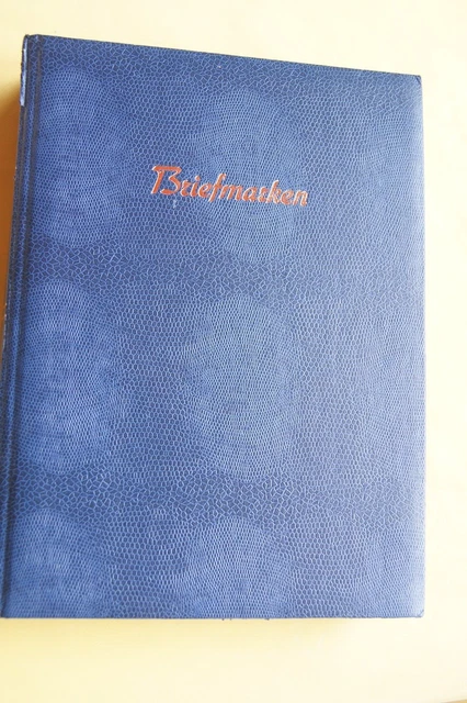 Briefmarkenalbum mit Briefmarken