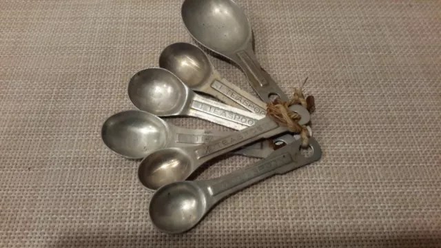 Vintage Set US Std. Aluminum Measuring Spoons 6 pc Oval Farmhouse Kitchen Decor