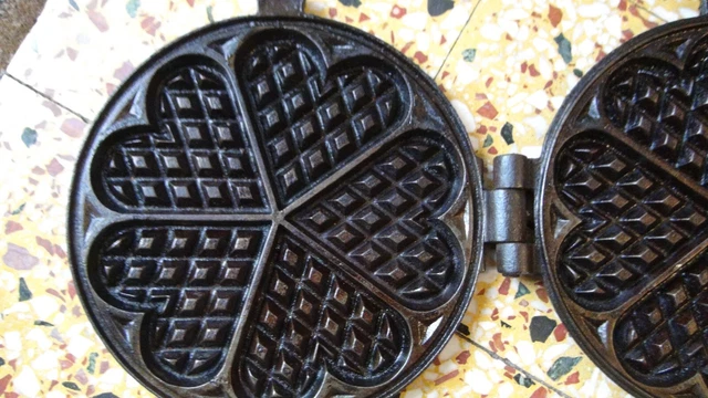 Petit Moule à Gaufre Ancien En Fonte L'Etoile - Idéal Barbecue, Cheminée, Feu De Camp