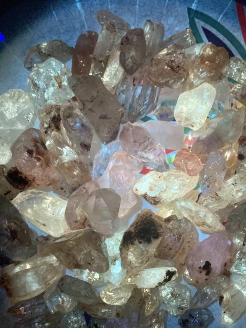 Firefly Quartz, Raw Petroleum Quartz Crystal, Fenster Diamond Quartz UV Reactive