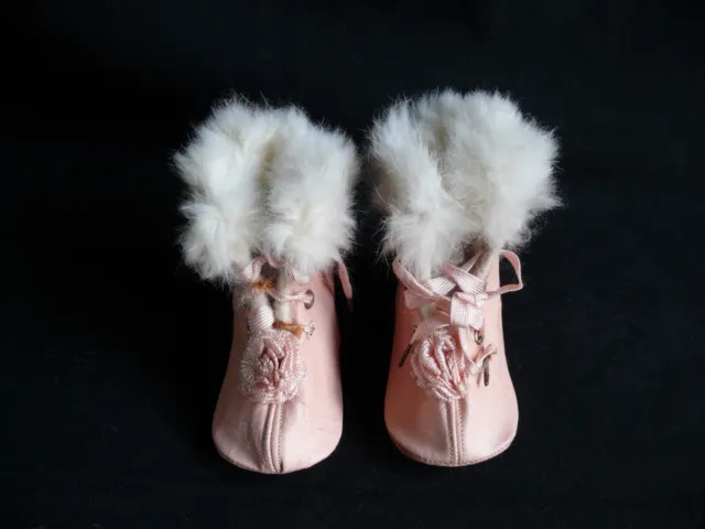 Chaussures bottines en cuir et fourrure pour poupée  fin XIXè début XXème