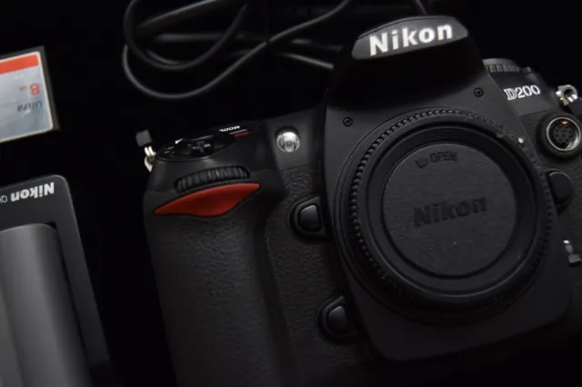 Nikon D200 10.2MP Digital SLR Camera Black Body Battery JAPAN 【MINT】 1420